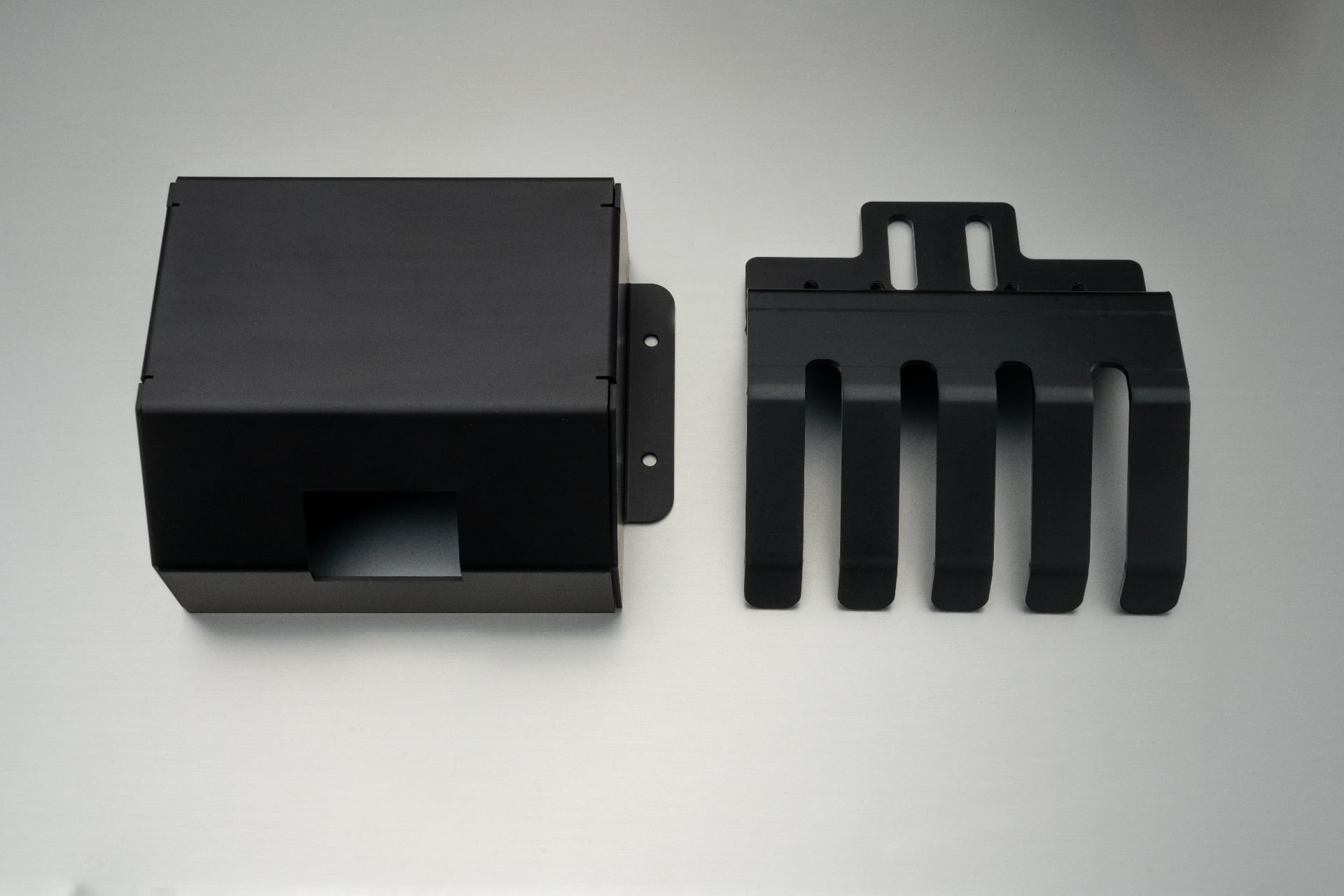 Example of various powder-coated sheet metal parts manufactured with meviy.